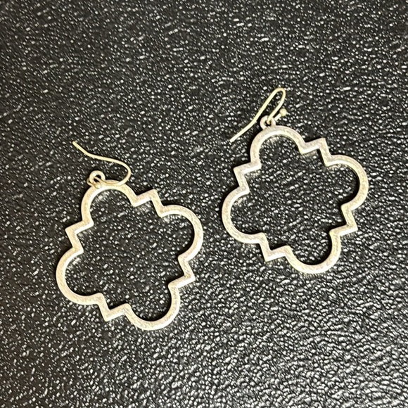 Jewelry - POMINA Quatrefoil Clover Silver Tone Dangle Drop Earrings